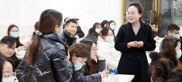 镇坪 专家指导+名师授课+培优补弱+日清月结的教学模式