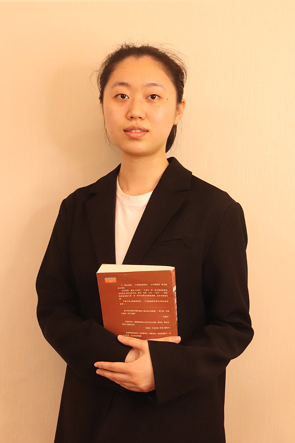 镇坪梁艺 本科学历，优秀班主任