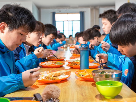 镇坪学生用餐