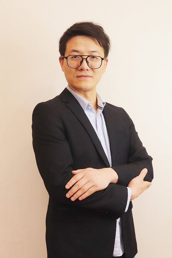 镇坪李林科 本科学历,毕业于西安石油大学