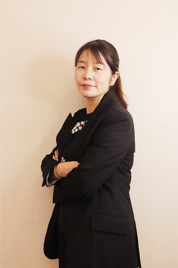 镇坪吕瑶 本科学历,毕业于陕西师范大学