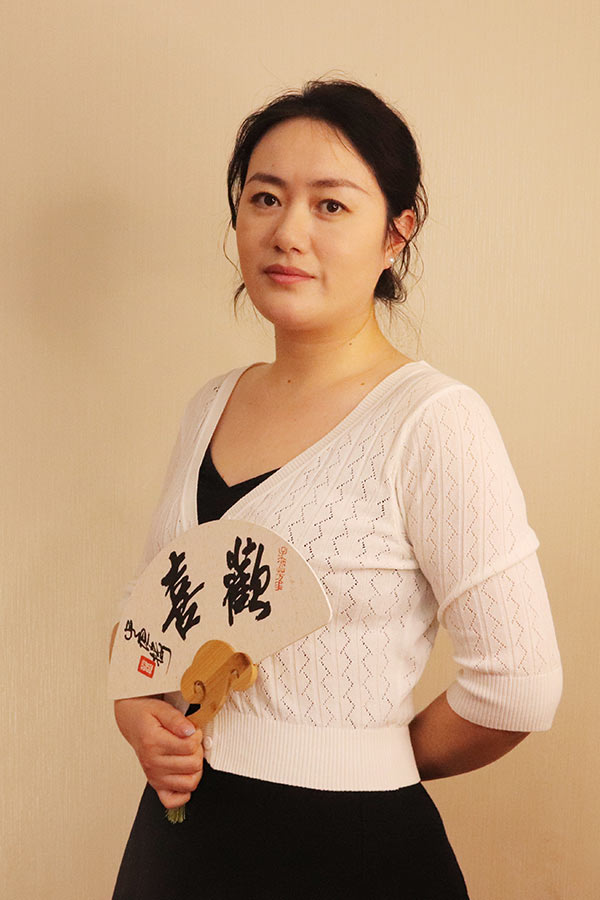 镇坪石亚利 研究生学历,毕业于陕西师范大学