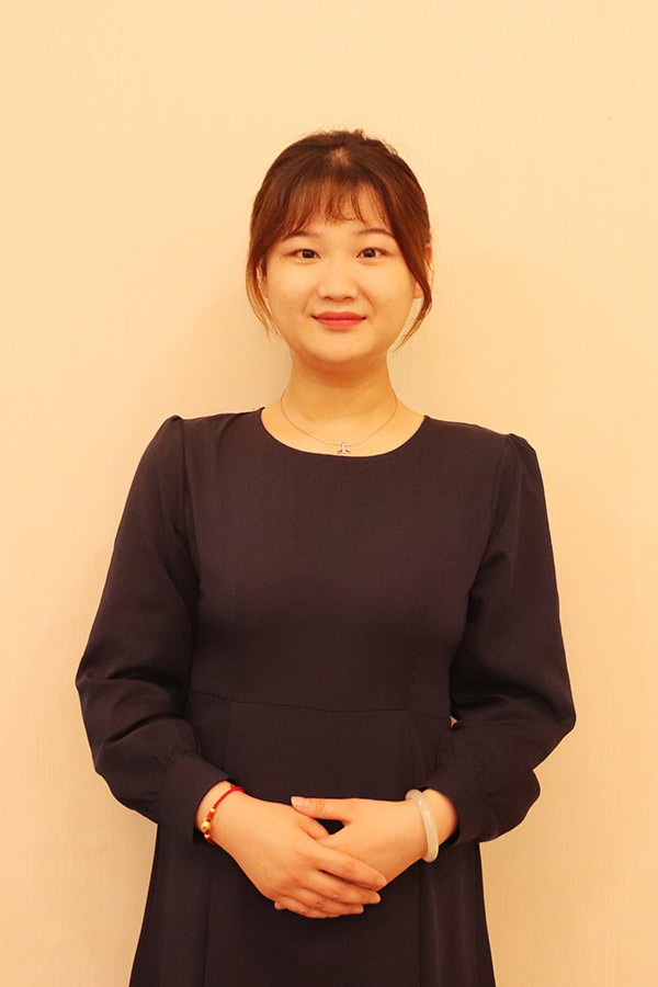 镇坪文哲 本科学历，优秀班主任